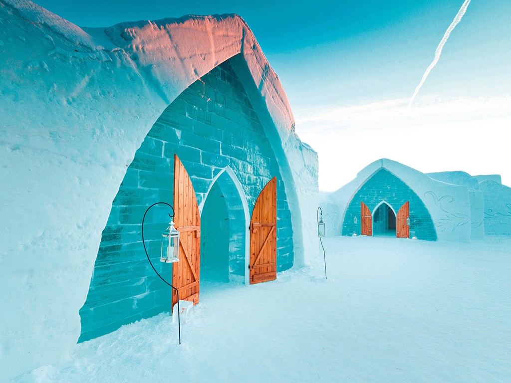 WARM UP IN QUEBEC'S ICE HOTEL / PHOTO: LUC ROUSSEAU